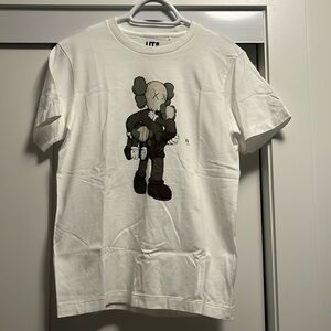 NWT Uniqlo X KAWS
